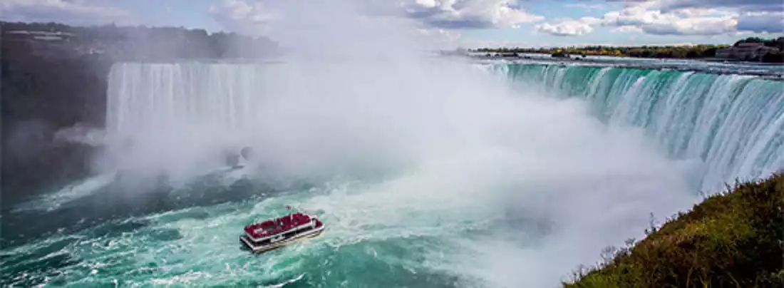 Niagara Falls-Canadian Falls with Maid of the Mist-sliver